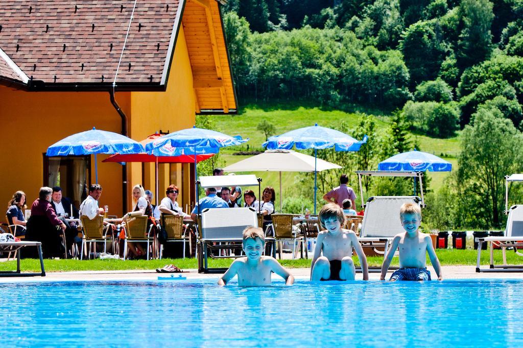 Happy Camp Mobile Homes In Bella Austria Campsite 4*